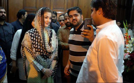 مریم نواز کے جوڈیشل ریمانڈ میں 14 روز کی توسیع،عدالت میں سیلفیوں پر جج برہم