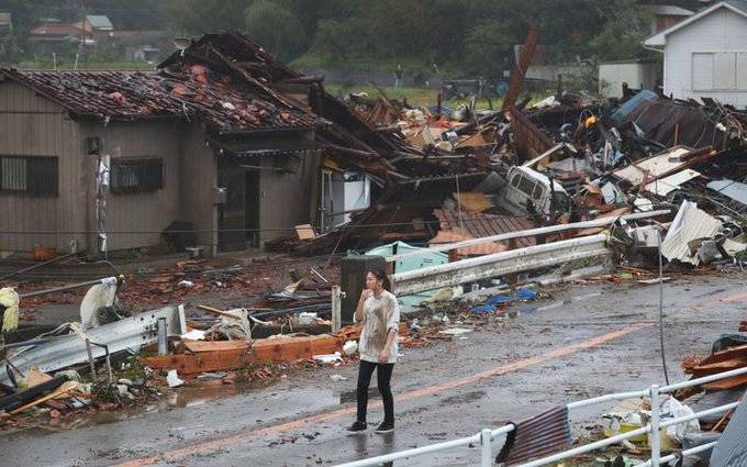 جاپان کی تاریخ کا خطرناک طوفان ٹوکیو سے ٹکرا گیا، عمارتوں کی چھتیں اڑگئیں