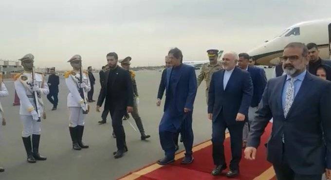 وزیراعظم عمران خان ایک روزہ دورے پر ایران پہنچ گئے