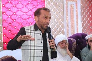 آوارہ کتوں کی بہتات و ڈینگی کی ذمہ داری بھی سرفراز احمد پر ڈال دینی چاہئے،فاروق ستار