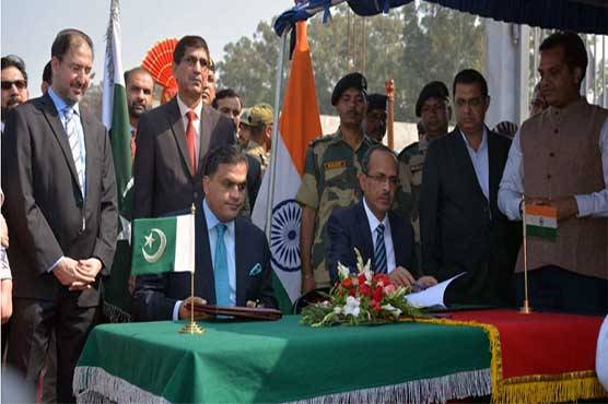 پاکستان اور بھارت کے درمیان کرتار پور راہداری معاہدے پر دستخط ہو گئے