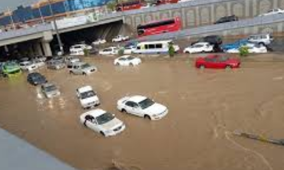 سعودی عرب میں موسلا دھار بارشوں اور سیلاب کے باعث 7 افراد ہلاک، 11 زخمی 