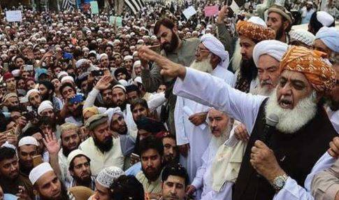  آئین، جمہوریت اور اصولوں کی جنگ لڑنی ہے، مولانا فضل الرحمان 