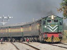 کراچی سے چلنے والی ایک اور ٹرین حادثے کا شکار ہو گئی