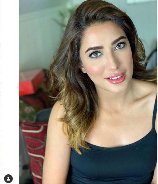مہوش حیات نے انگریزی میں گاناگاتے ہوئے اپنی ویڈیووائرل کر دی