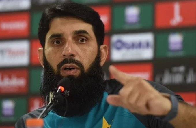 مصباح الحق کی تعیناتی سے قومی ٹیم بہتری کی طرف جائے گی: عمران خان