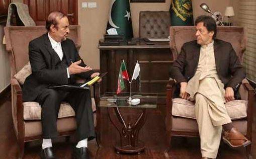 عمران خان سے بابر اعوان کی ملاقات ، پی ٹی آئی فارن فنڈنگ کیس پر تبادلہ خیال 