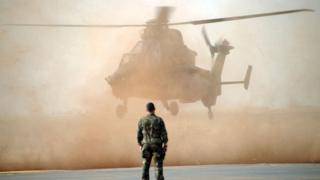 مالی میں فرانسیسی فوجی ہیلی کاپٹرز کے درمیان خوفناک تصادم، 13 اہلکار ہلاک