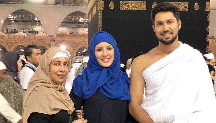 اداکارہ مہوش حیات نے عمرہ ادا کر لیا