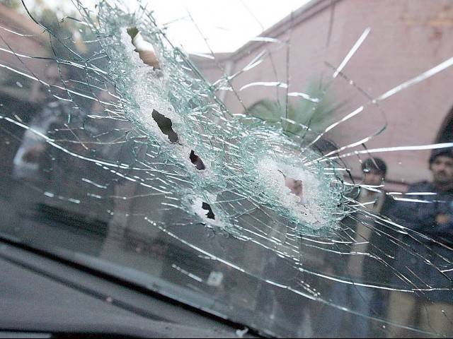 العزیزیہ ریفرنس میں نیب پراسیکیوٹر کی گاڑی پر حملہ