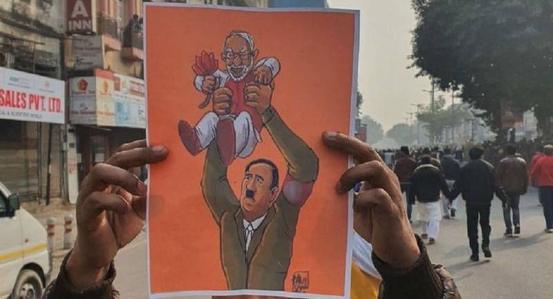مظاہرین نے بھارتی وزیراعظم نریندر مودی کو ہٹلر سے تشبیہ دیدی