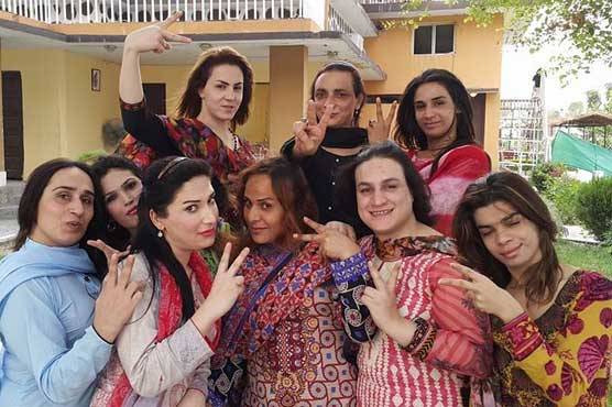 وزیراعظم آج خواجہ سراؤں میں صحت انصاف کارڈ تقسیم کریں گے