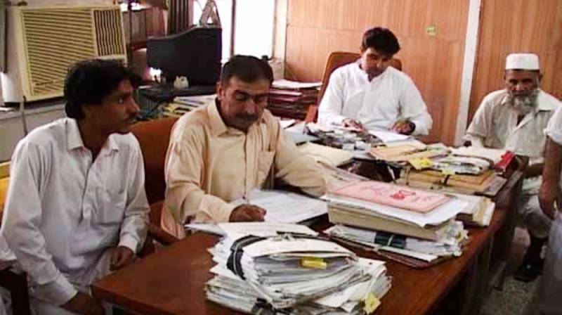 سرکاری ملازمین کیلئے خوشخبری،تنخواہوں اور مراعات میں 100 فیصد اضافے کا امکان