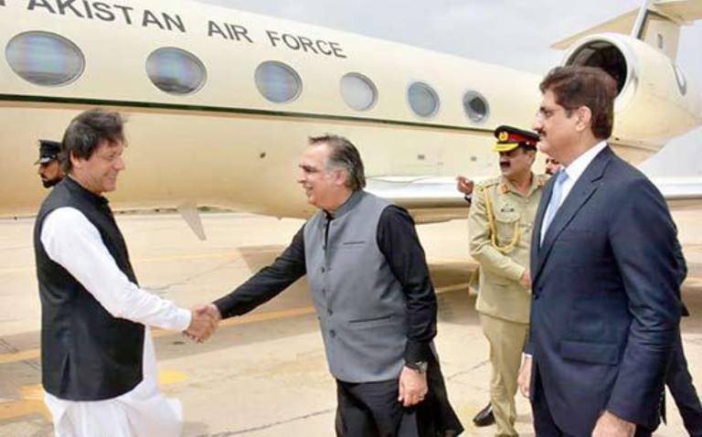 وزیراعظم کراچی پہنچ گئے، گورنر اور وزیراعلیٰ سندھ کیجانب سے شاندار استقبال