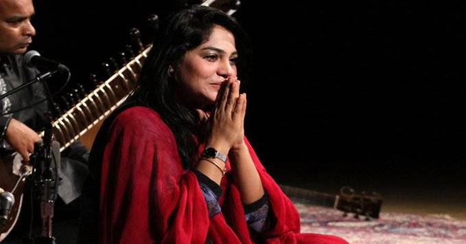 شوہر تشدد کا نشانہ بناتا ہے،مزید گزاراممکن نہیں،صنم ماروی