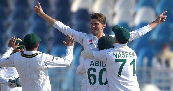 شاہین آفریدی کی عمدہ باؤلنگ، بنگلہ دیشی ٹیم پہلی اننگز میں 233 رنز پر ڈھیر ہو گئی 