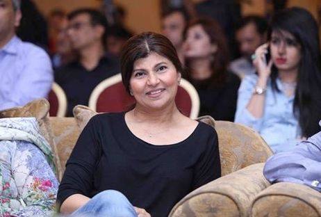 اپنے پسندہ ڈراموں میں سے ”پس آئینہ“بہت پسند ہے‘ روبینہ اشرف