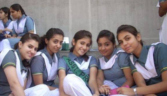 بھارتی ریاست گجرات کے سکول میں سینیٹری پیڈ ملنے پر طالبات کو برہنہ کردیا گیا