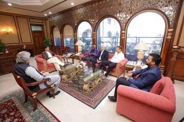 وزیراعظم سے لیجنڈ کرکٹرز کی ملاقات، پاکستان میں کرکٹ کے فروغ سمیت دیگر امور پر تبادلہ خیال کیا 