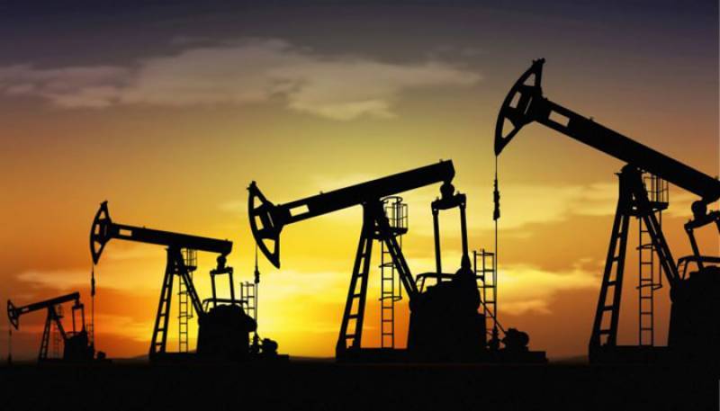 تیل کی قیمتیں ایک سال کی کم ترین سطح پر آ گئیں