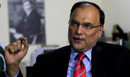 نوازشریف نے واپسی کا کہہ دیا تو حکومت کے ہاتھ پیر پھول جائیں گے، احسن اقبال