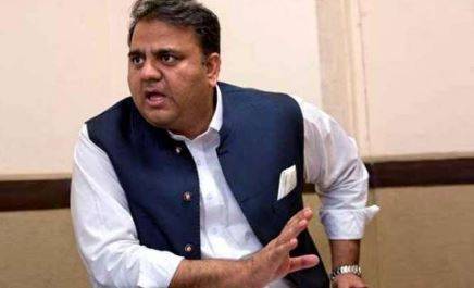 چاند نے میرے یا رویت ہلال کمیٹی کے کہنے پر راستہ نہیں بدلنا، فواد چوہدری