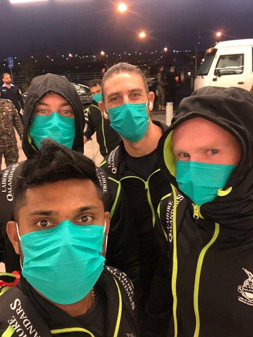 پی ایس ایل میں شریک غیر ملکی کھلاڑیوں نے ماسک پہننا شروع کردئیے