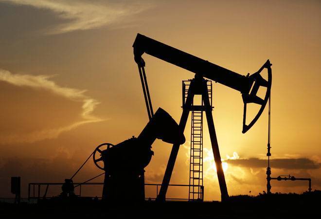 عالمی منڈی میں تیل کی قیمت ڈھائی سال کی کم ترین سطح پر آ گئی