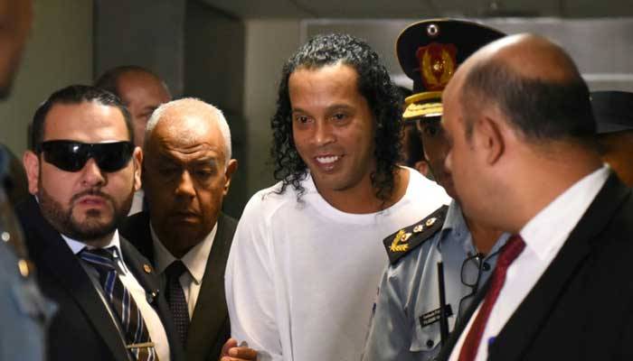 برازیل کے سابق فٹبالر رونالڈینو گرفتار