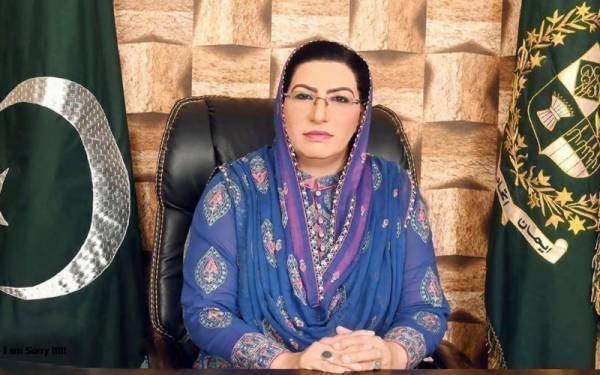 فردوس عاشق اعوان نے وزیراعظم عمران خان کے دورہ کراچی کی منسوخی کی تصدیق کردی 