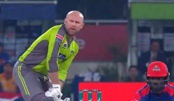 گیم پر توجہ مرکوز رکھنے کے لیے ببل کھاتا ہوں، بین ڈنک