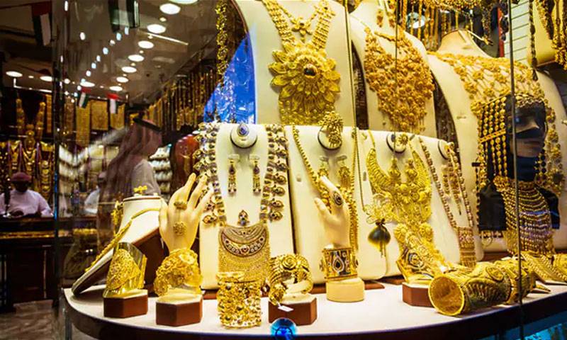 سونے کی قیمت میں ڈھائی ہزار روپے فی تولہ کمی 