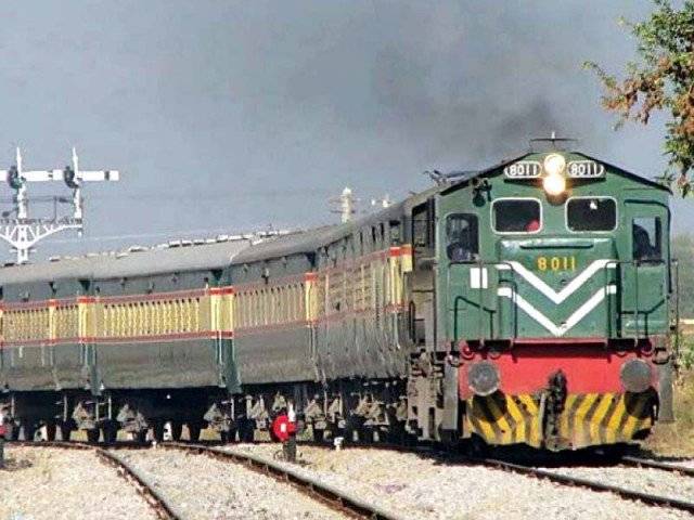 شیخ رشید کا مرحلہ وار 34 ٹرینیں بند کرنے کا اعلان 