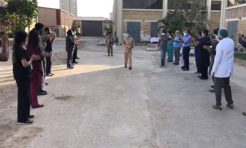 سندھ میں کورونا کو شکست دینے والے مریض کی اعزاز کے ساتھ واپسی