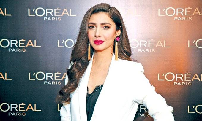 توہم پرست ہوں اپنے پیاروں کو دنیا سے چھپانا چاہتی ہوں، ماہرہ خان 