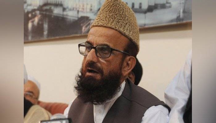 عمر رسیدہ افراد نمازیں گھروں پرادا کریں: مفتی منیب کی اپیل