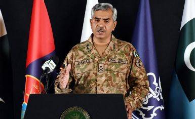 چینی ڈاکٹروں کی خصوصی ٹیم طبی سامان اور آلات کے ساتھ پاکستان پہنچ گئی، آئی ایس پی آر 