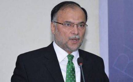 کورونا معاملے پر پی ٹی آئی کی وفاقی اور پنجاب حکومت بھی ایک پیج پر نہیں، احسن اقبال