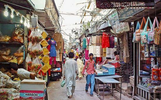 سندھ حکومت کی اجازت سے کراچی میں کاروباردوبارہ شروع 