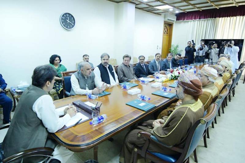 وزیراعظم کا صوبوں ‌سے اتفاق رائے کے بعد ٹرانسپورٹ اور ٹرین کھولنے کا عندیہ