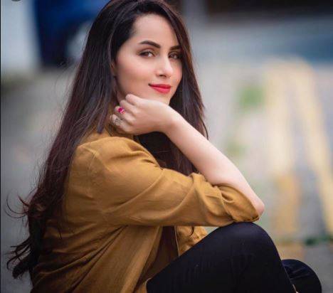 زندگی کو ہم خود مشکل بناتے ہیں، نمرہ خان