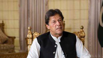 کورونا وائرس سے نمٹنے کی احتیاطی تدابیر میں توازن برقرار رکھنا ہوگا، وزیر اعظم عمران خان 