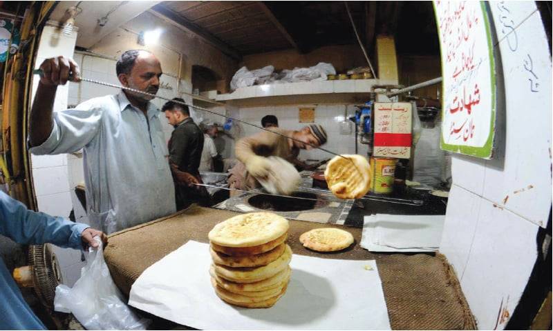عوام پر مہنگائی کے وار جاری، روٹی 10 کی نان 15 روپے کا ہو گیا