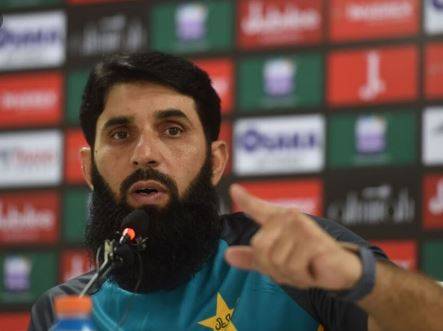 یونس خان کو خوش آمدید کہتے ہیں، مصباح الحق