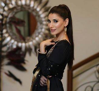 کالے رنگ کا جوڑا پہننے والی خواتین زندہ دل ہوتی ہیں، نوین وقار