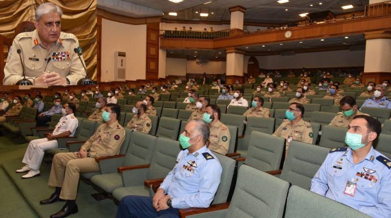 پاک فوج ملک میں امن کے لیے تمام ممکنہ اقدامات اٹھائے گی، آرمی چیف