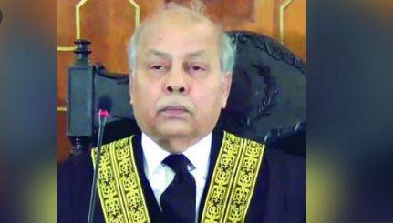 حکومت خود کچھ کرتی نہیں فیصلے ہمارے گلے ڈال دیتی ہے، چیف جسٹس