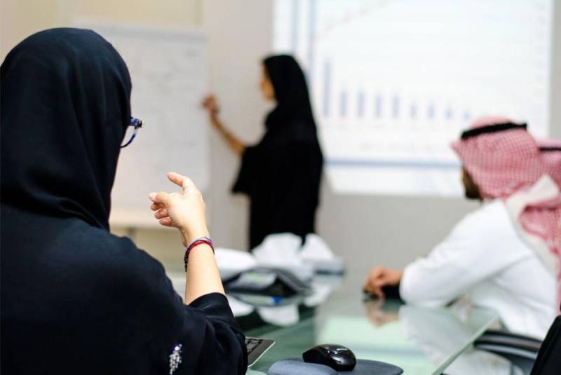 متحدہ عرب امارات نے تمام ملازمین کو 5 جولائی سے کام پرواپس بلا لیا