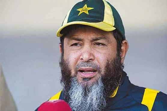 تماشائیوں کی عدم موجودگی میں کھلاڑیوں کو خود ایک دوسرے کی حوصلہ افزائی کرنی ہے، مشتاق احمد