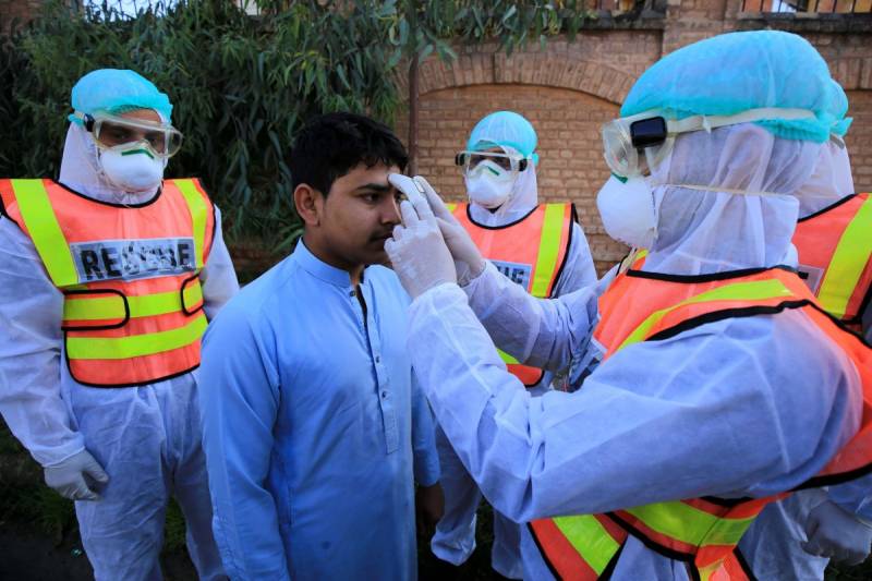پاکستان میں کورونا وائرس کے کیسز کی تعداد اڑھائی لاکھ سے بڑھ گئی